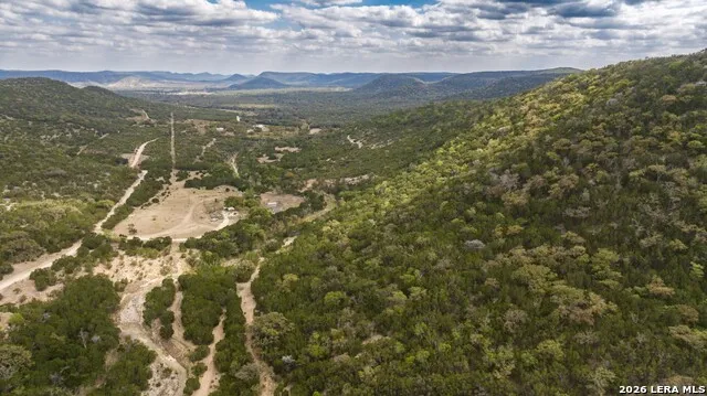 3655 North Seco Road Utopia, TX 78884