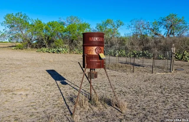 1444 County Road 210 Floresville, TX 78114