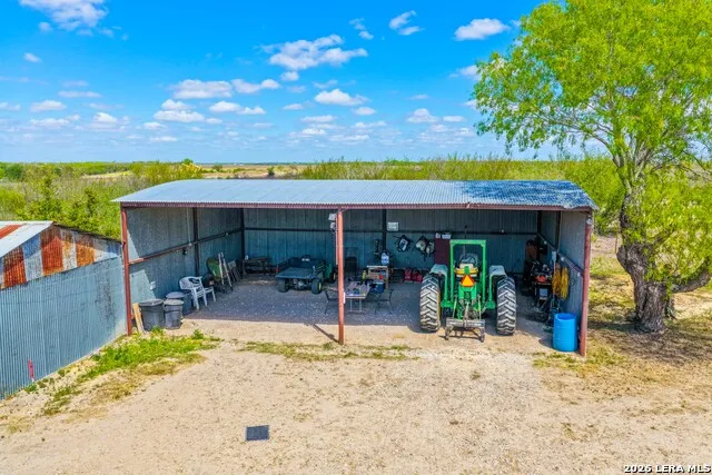 1444 County Road 210 Floresville, TX 78114