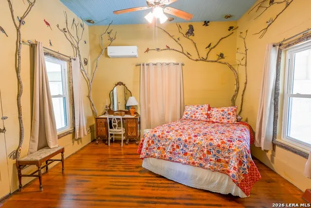 1444 County Road 210 Floresville, TX 78114
