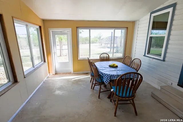 1444 County Road 210 Floresville, TX 78114