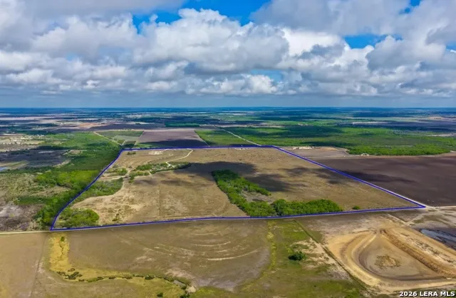 1444 County Road 210 Floresville, TX 78114