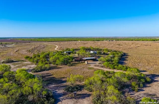 1444 County Road 210 Floresville, TX 78114