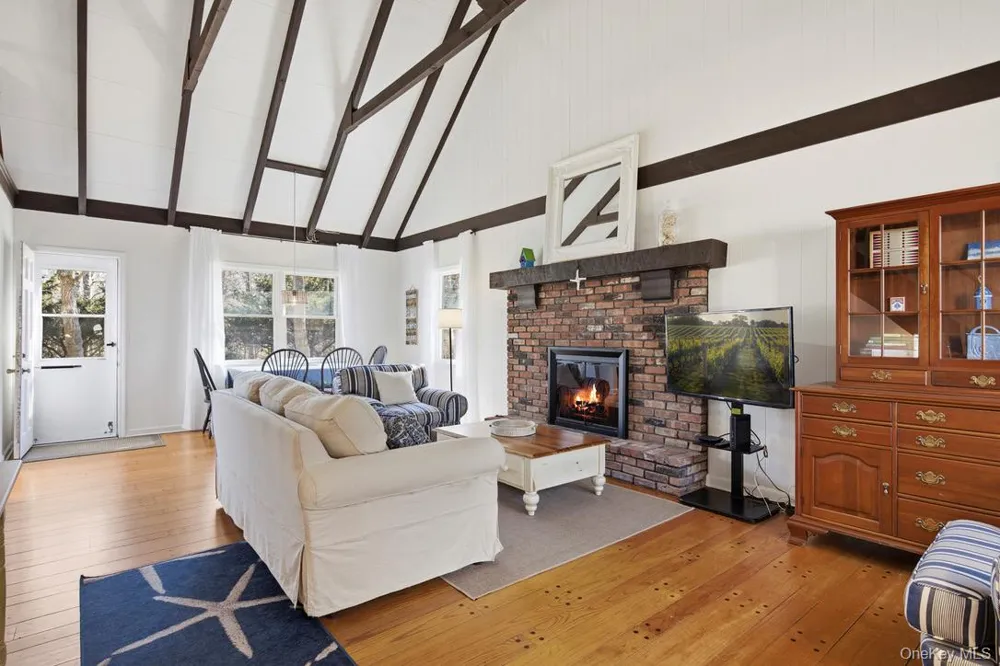 3 Foster Avenue Hampton Bays, NY 11946