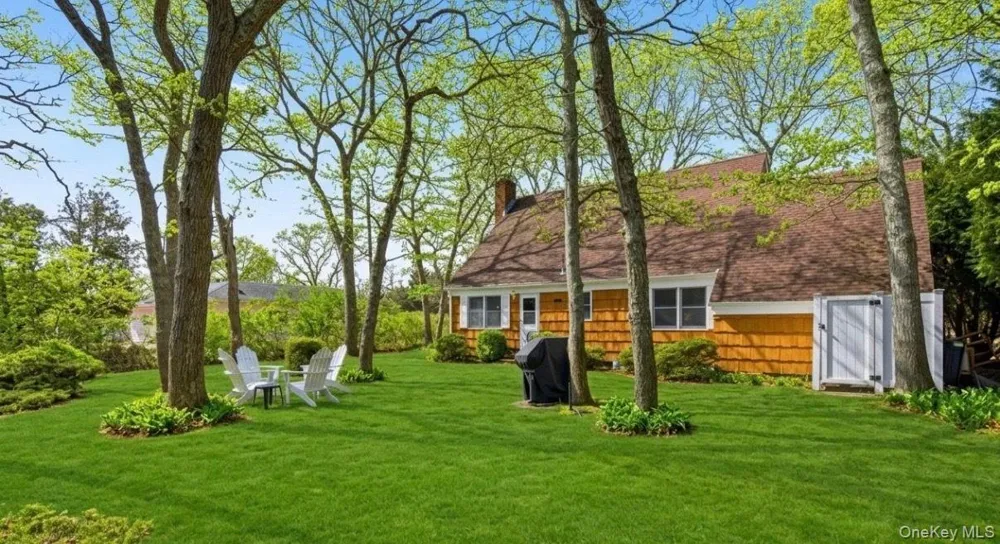 3 Foster Avenue Hampton Bays, NY 11946