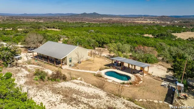 1079 County Road 357 Utopia, TX 78884