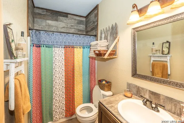 1079 County Road 357 Utopia, TX 78884