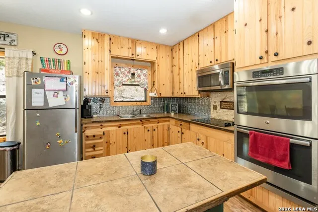 1079 County Road 357 Utopia, TX 78884