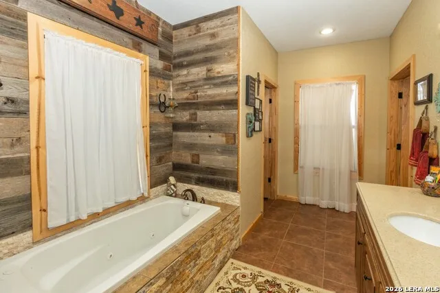1079 County Road 357 Utopia, TX 78884