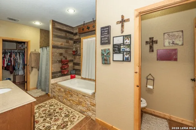 1079 County Road 357 Utopia, TX 78884