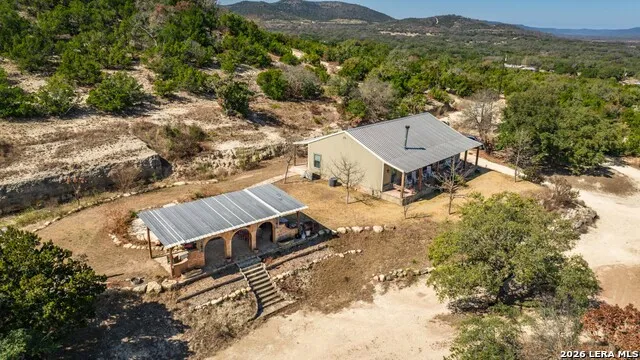 1079 County Road 357 Utopia, TX 78884