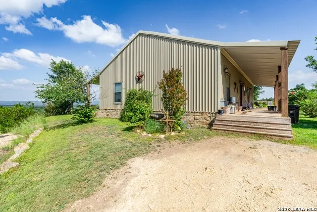 1079 County Road 357 Utopia, TX 78884