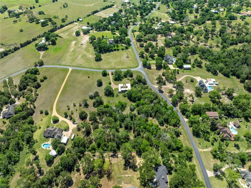 119 Heritage Trail Bellville, TX 77418