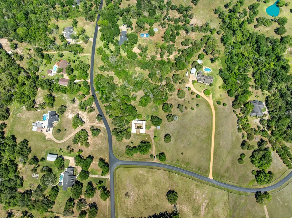 119 Heritage Trail Bellville, TX 77418