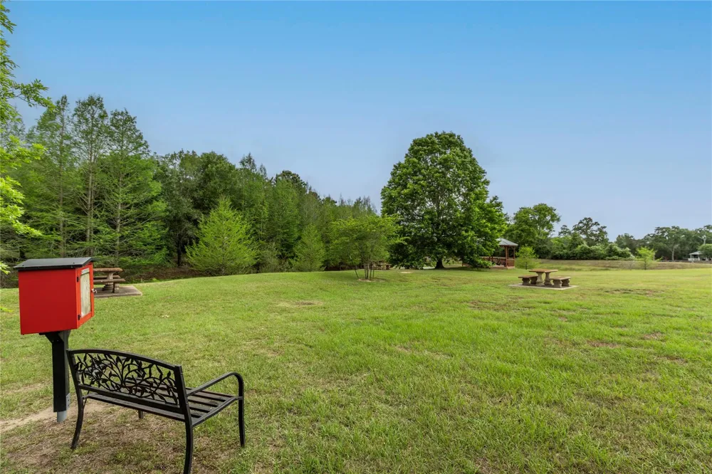 119 Heritage Trail Bellville, TX 77418