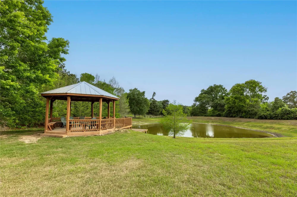 119 Heritage Trail Bellville, TX 77418