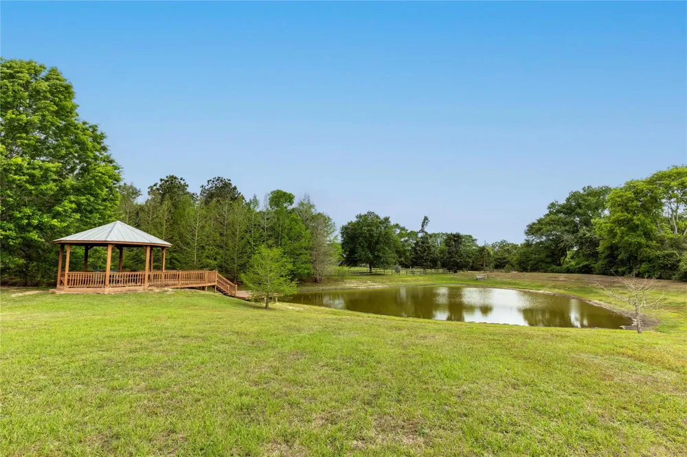 119 Heritage Trail Bellville, TX 77418