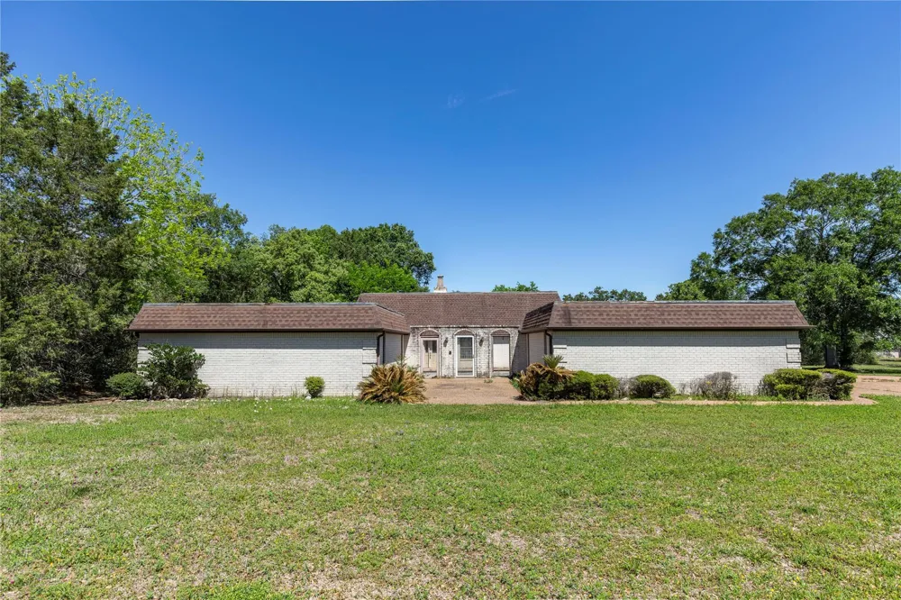 119 Heritage Trail Bellville, TX 77418
