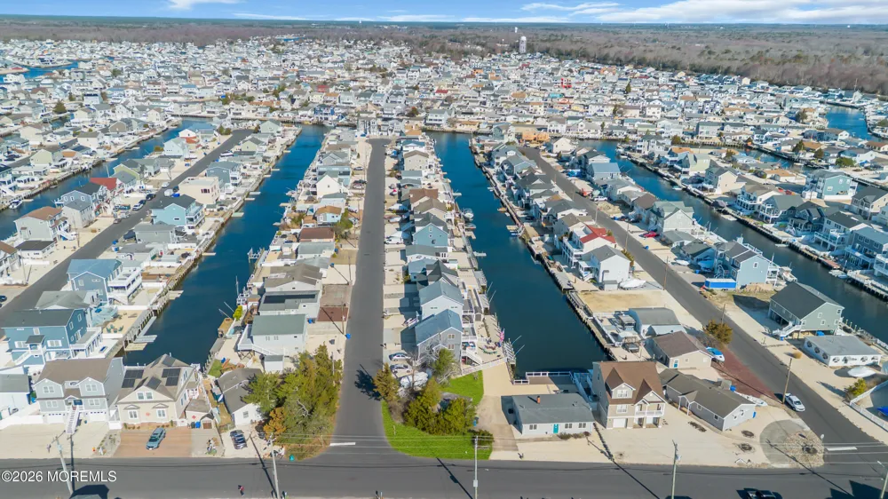 3 Linda Road Manahawkin, NJ 08050