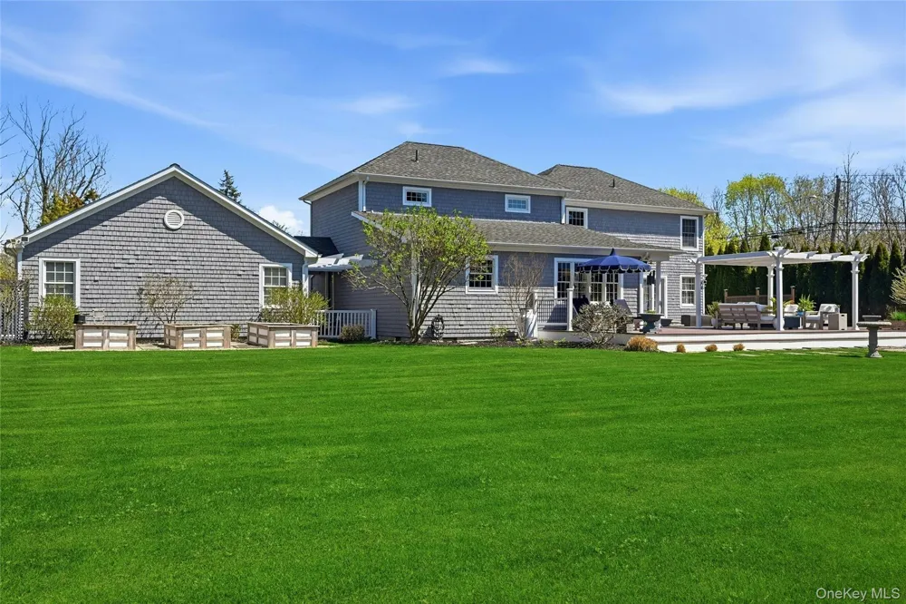 25 Lighthouse Road Southold, NY 11971
