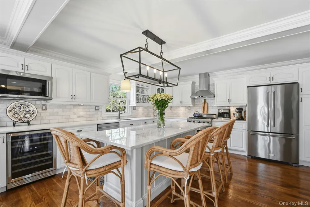 25 Lighthouse Road Southold, NY 11971