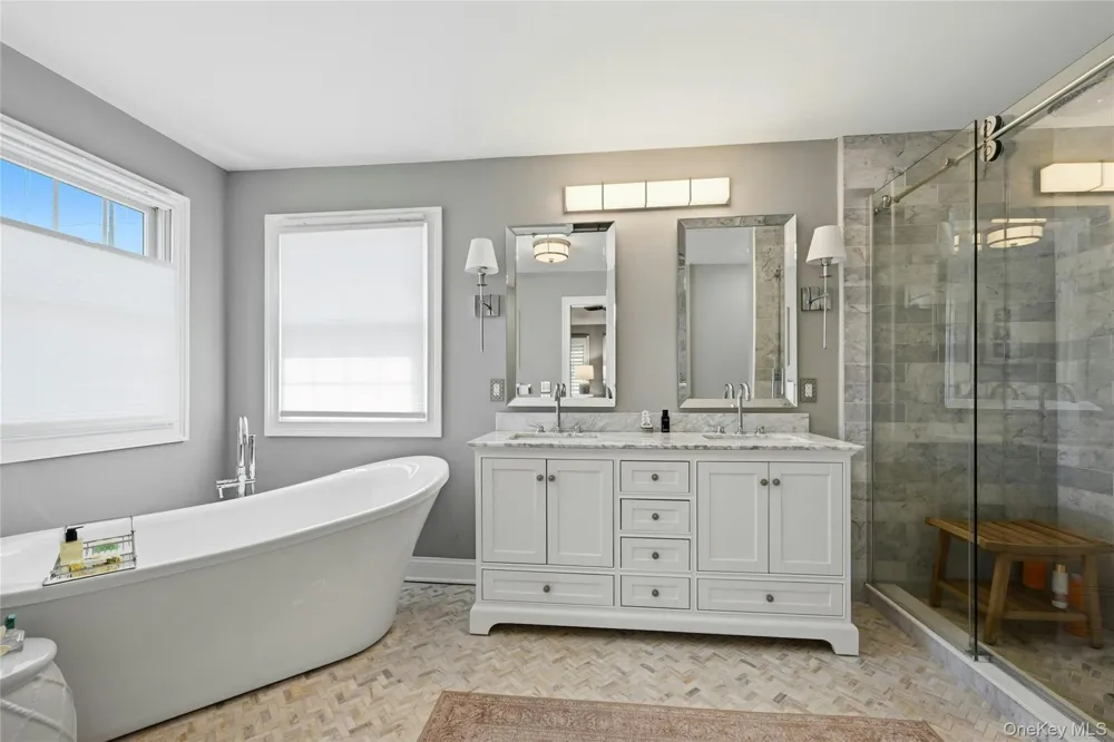 25 Lighthouse Road Southold, NY 11971