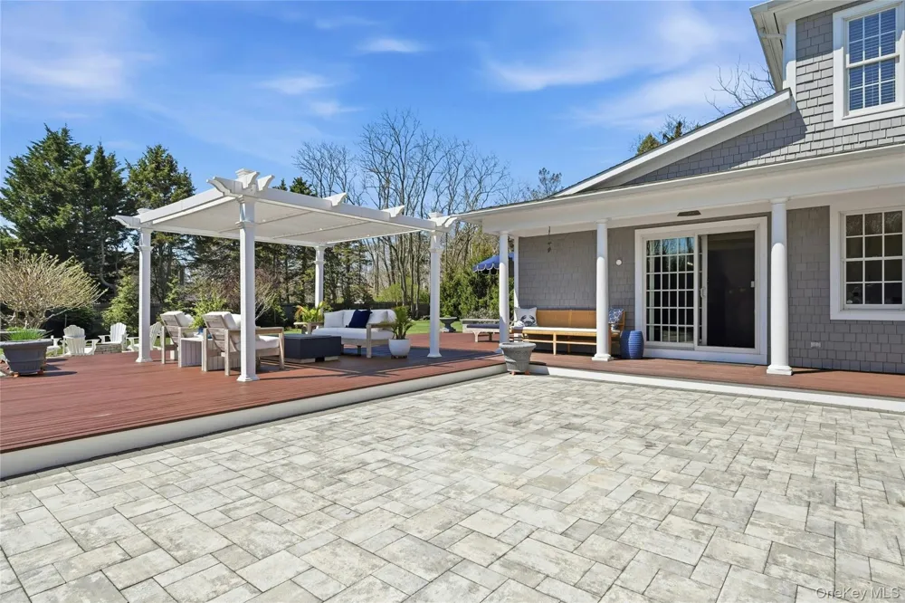 25 Lighthouse Road Southold, NY 11971