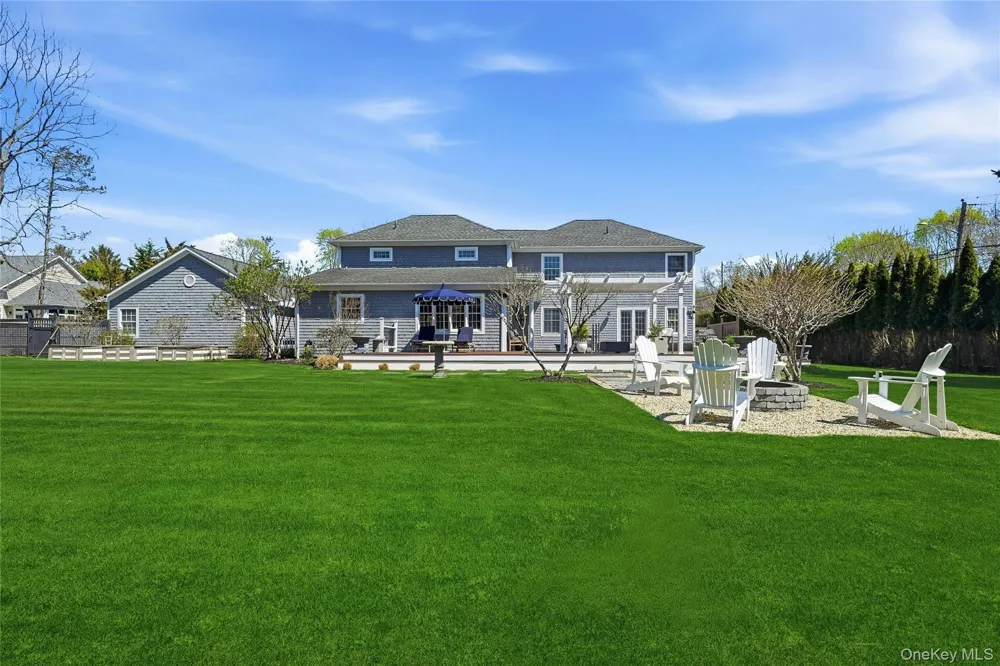 25 Lighthouse Road Southold, NY 11971