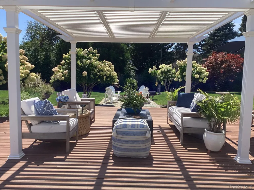 25 Lighthouse Road Southold, NY 11971