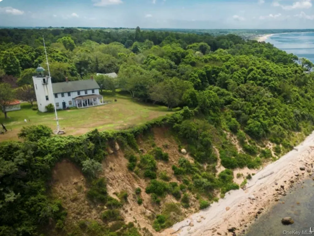 25 Lighthouse Road Southold, NY 11971