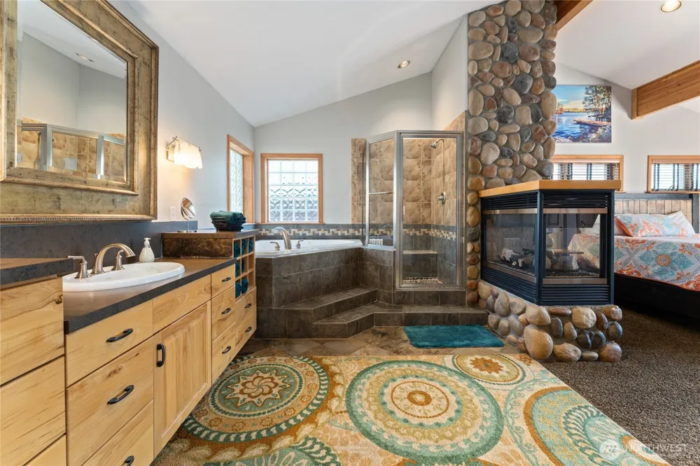 1995 Lakeshore Drive Manson, WA 98831