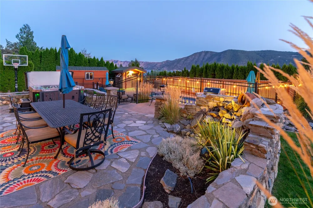 1995 Lakeshore Drive Manson, WA 98831