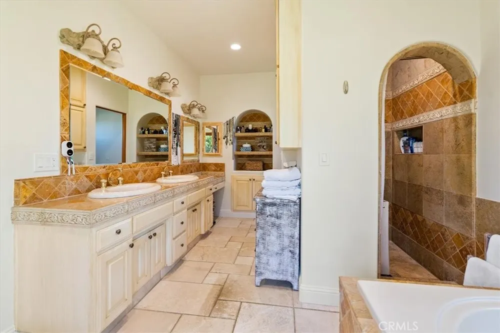 6275 Twin Canyon Creston, CA 93432