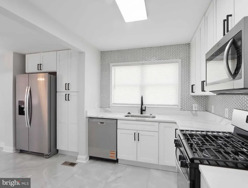 19 W ELM AVENUE Baltimore, MD 21206