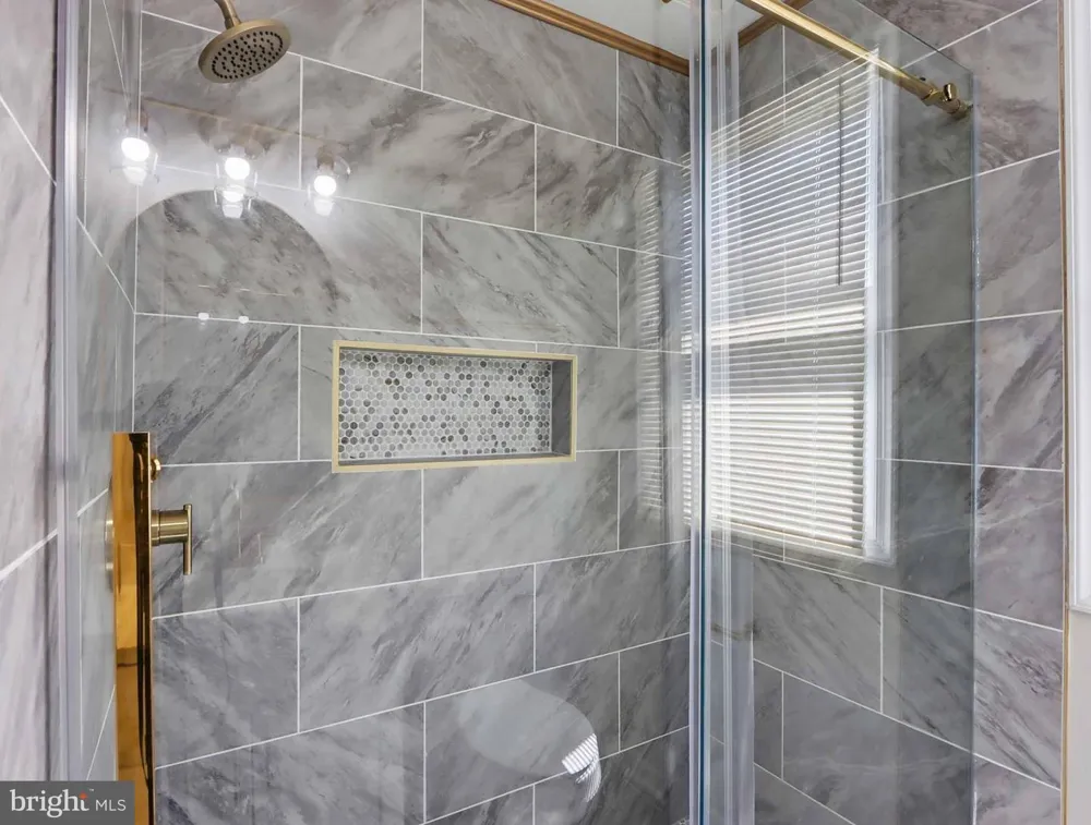 19 W ELM AVENUE Baltimore, MD 21206