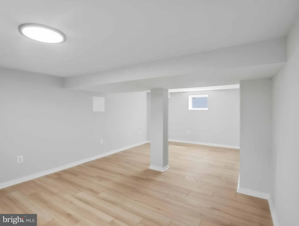 19 W ELM AVENUE Baltimore, MD 21206