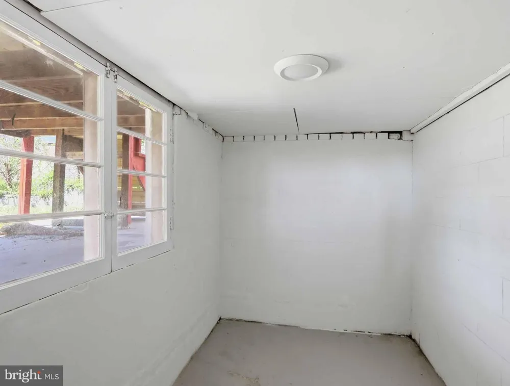 19 W ELM AVENUE Baltimore, MD 21206