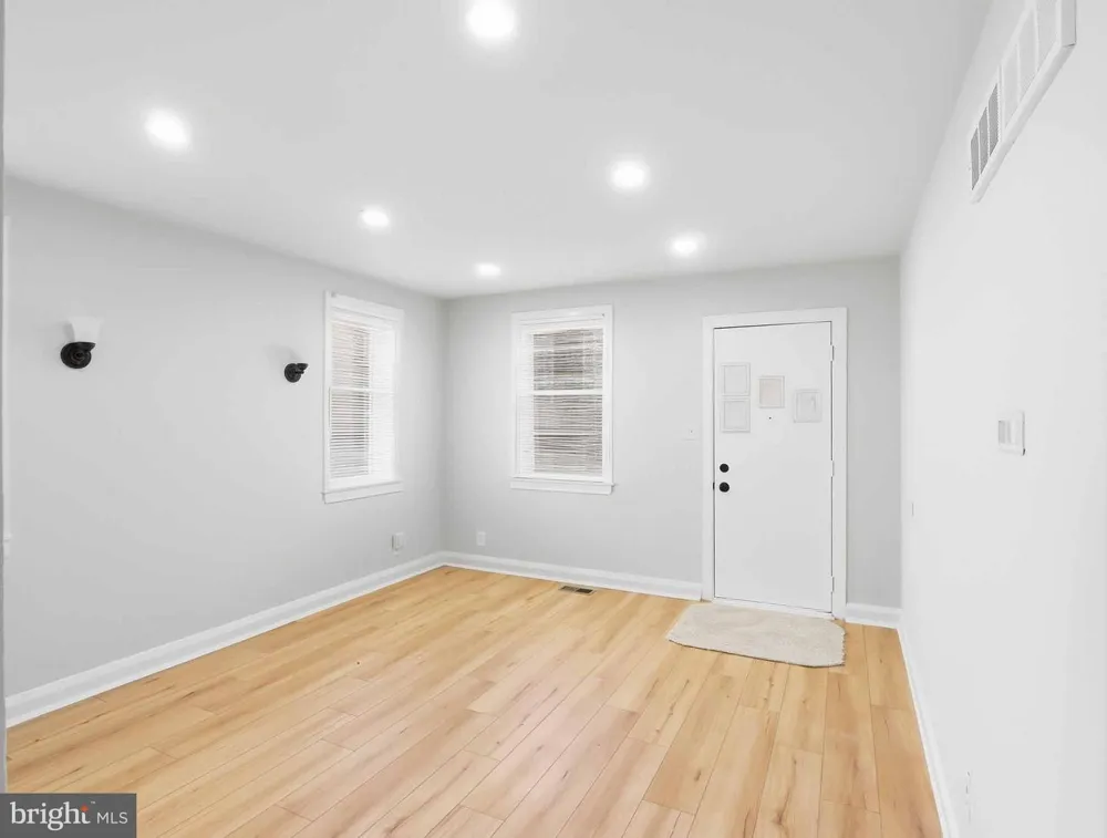 19 W ELM AVENUE Baltimore, MD 21206