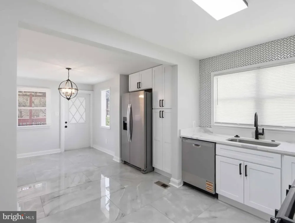 19 W ELM AVENUE Baltimore, MD 21206