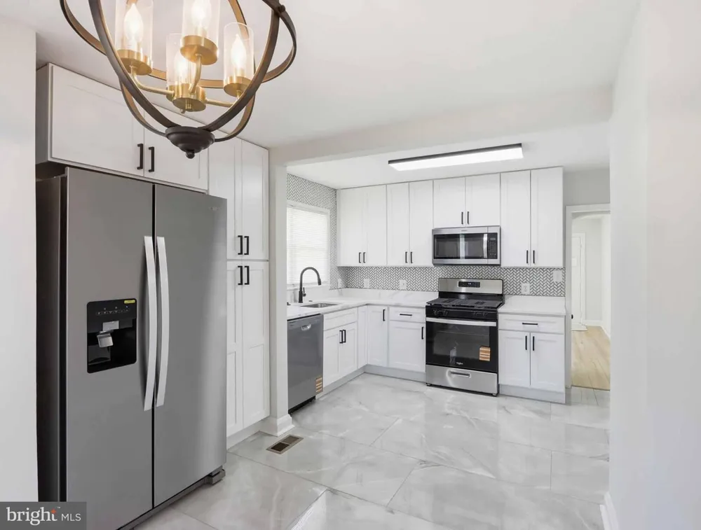 19 W ELM AVENUE Baltimore, MD 21206
