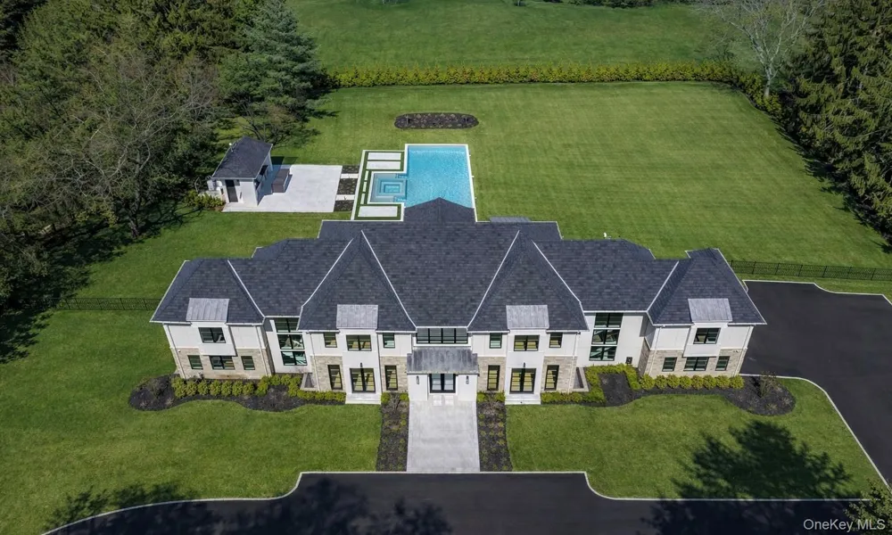 30 Evans Drive Brookville, NY 11545