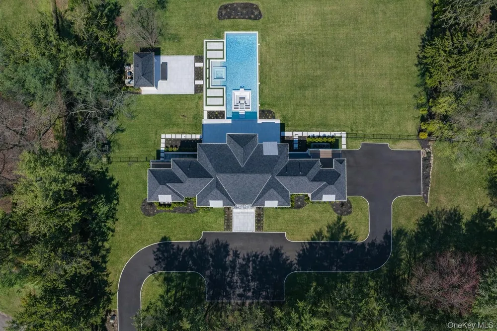 30 Evans Drive Brookville, NY 11545