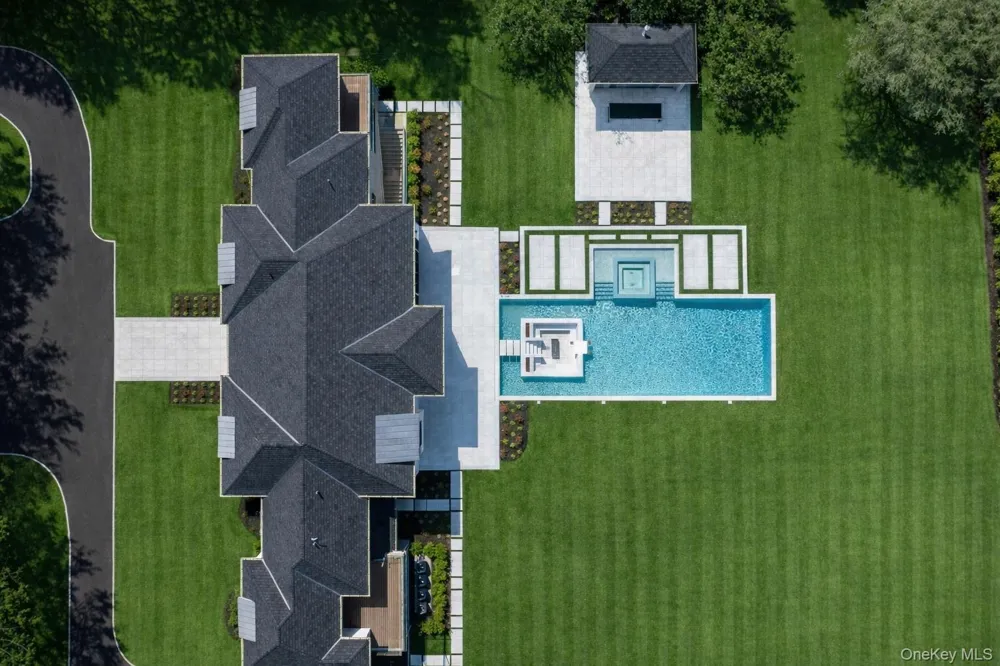 30 Evans Drive Brookville, NY 11545