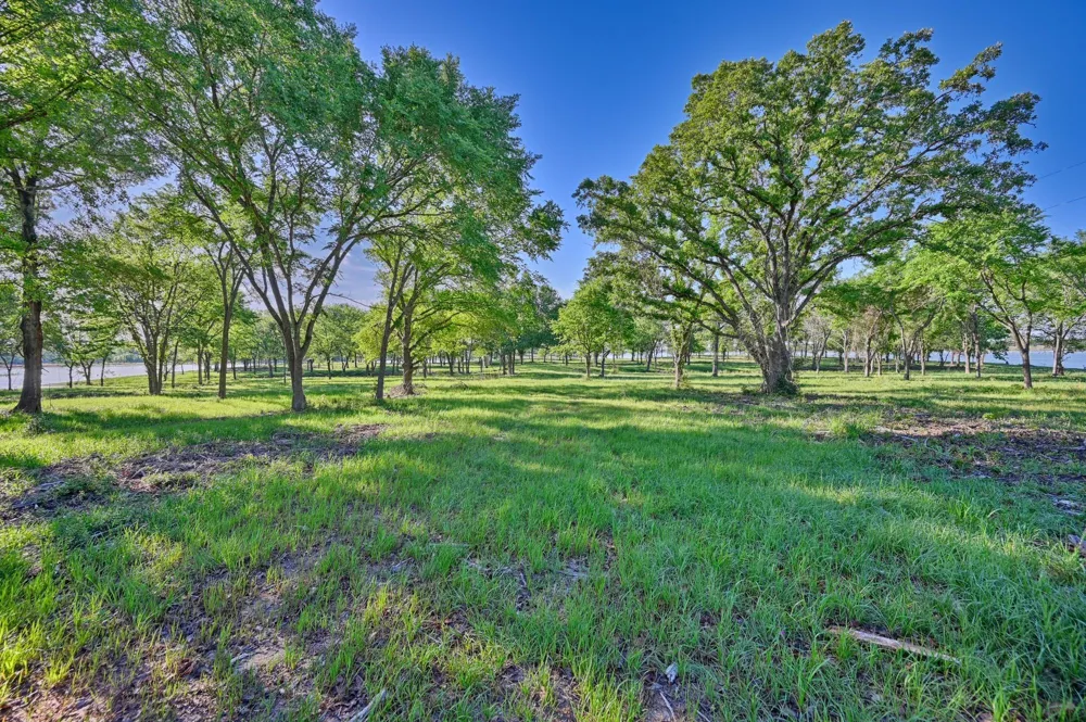 Lcr 800 Groesbeck, TX 76642