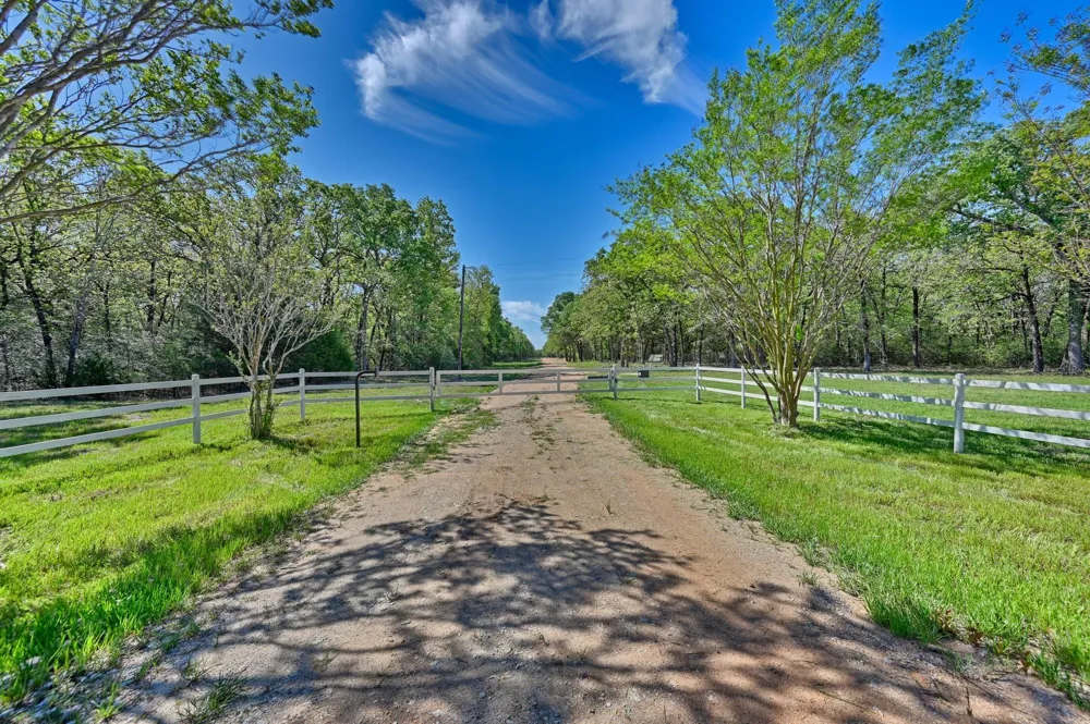 Lcr 800 Groesbeck, TX 76642