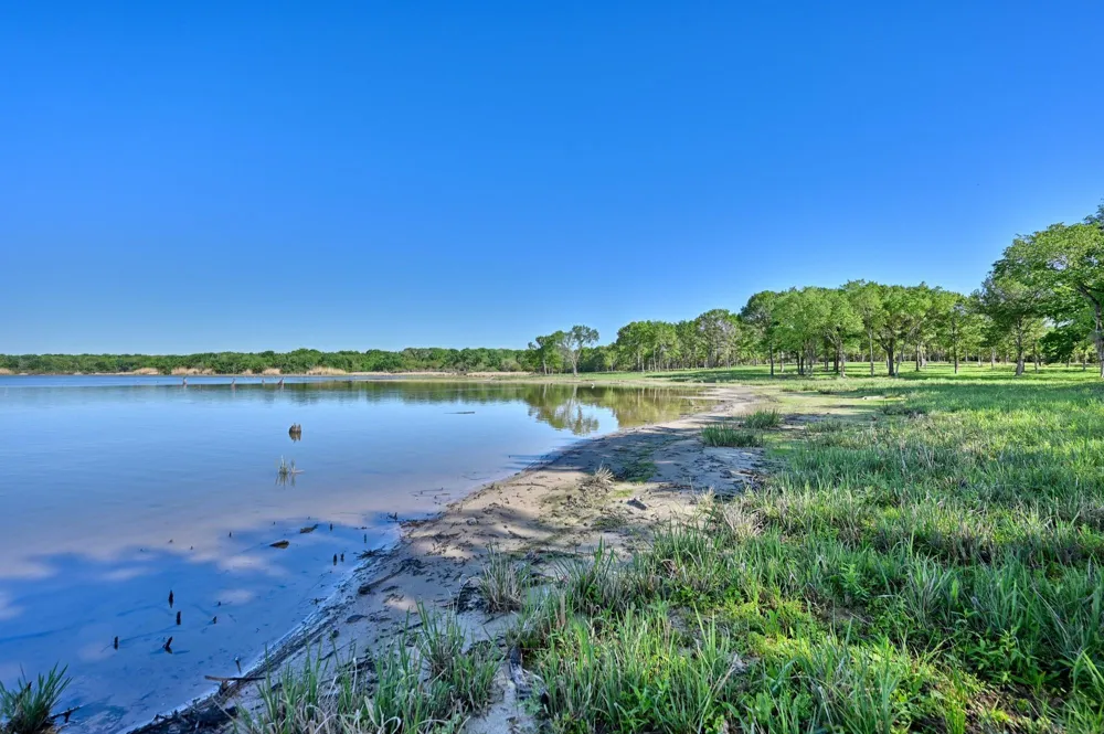 Lcr 800 Groesbeck, TX 76642