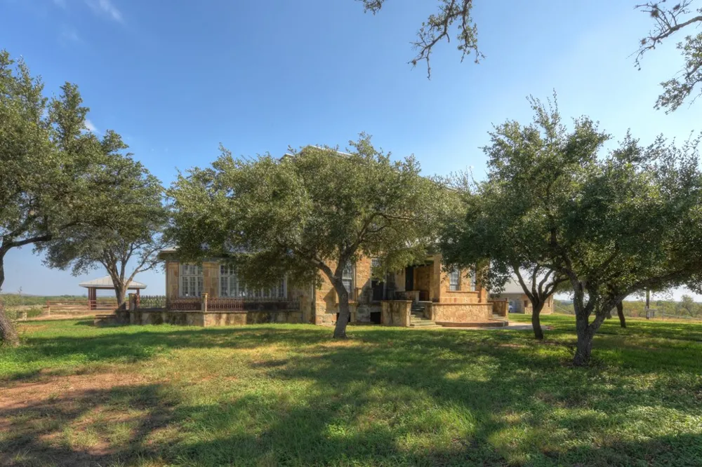 6887 Von Ormy Road Von Ormy, TX 78073