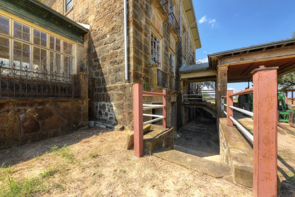 6887 Von Ormy Road Von Ormy, TX 78073