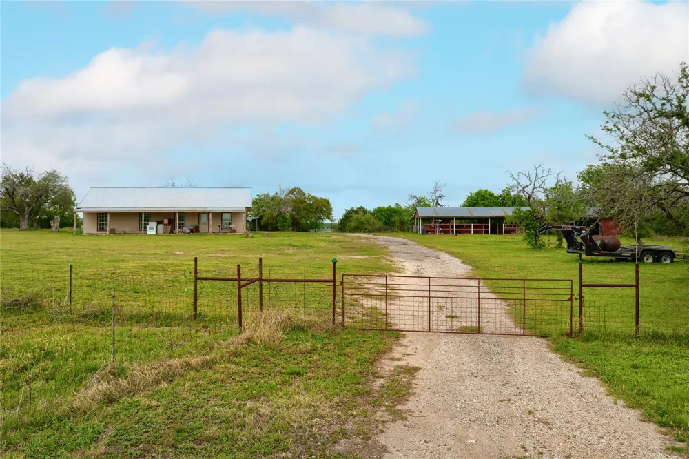 1301 Live Oak Trail Liberty Hill, TX 78642