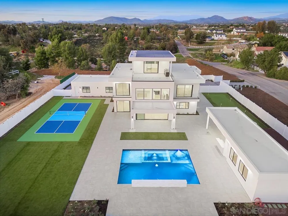 41955 Altanos Road Temecula, CA 92592